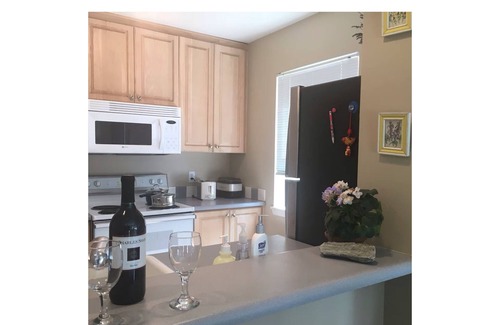 Lake Hills Apartment | Private comfy condo, AC in adorable Bellevue