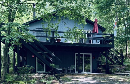 Hillsdale House | Private Contemporary Country Chalet