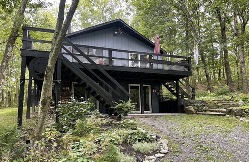 Hillsdale House | Private Contemporary Country Chalet