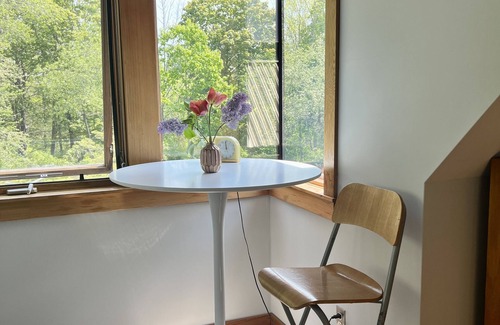 Pond Cove Cottage | Private Contemporary Artist's Tree House on two acres with perennial gardens.