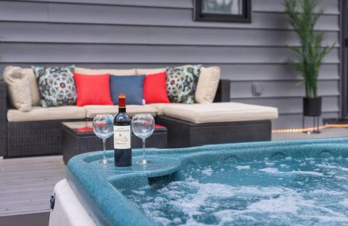 Petoskey House | Private & Convenient-Hot tub-Fire Pit-Game room!