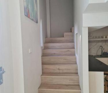 Guildford West Apartment | Private & Cosy Two Storey Guest House