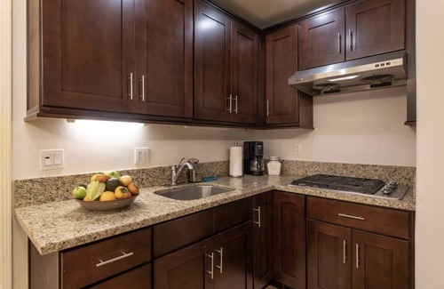 Pasadena House | Private Cottage at 5 stars Resort 2Room 2Bath Luxury Suite, parking