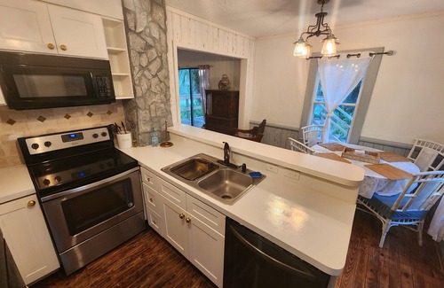 Safety Harbor Cottage | Private cottage by the Sea