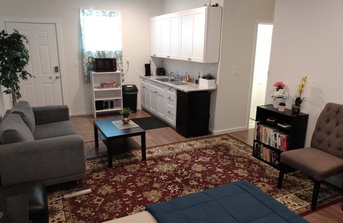 Burien Cottage | Private cottage by SeaTac airport with WiFi