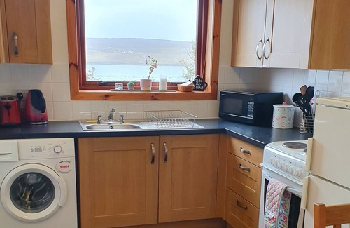 Aith House | Private cottage by the sea