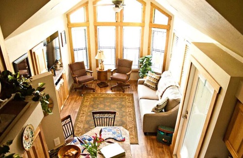 Washington House | Private Cottage in the woods with Hot Tub