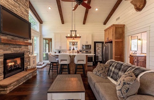 Clarksville Cottage | Private Cottage in the Hundred Acre Woods