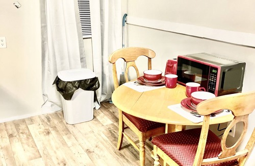 Wilson Cottage | Private Cottage Nice Peaceful and Relaxing, Historic District Pet Friendly