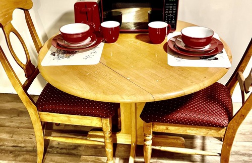 Wilson Cottage | Private Cottage Nice Peaceful and Relaxing, Historic District Pet Friendly
