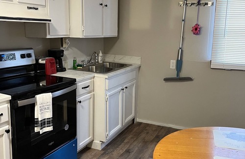 Wilson Cottage | Private Cottage Nice Peaceful and Relaxing, Historic District Pet Friendly