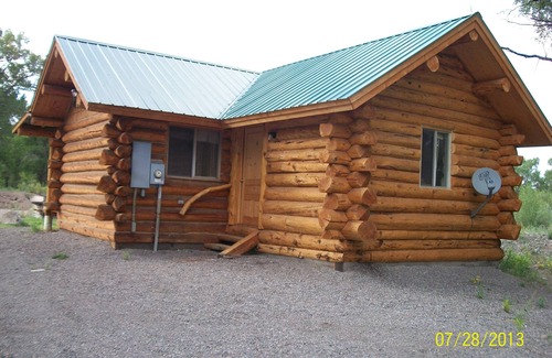 Antonito Cabin | Private cottage on the Conejos river