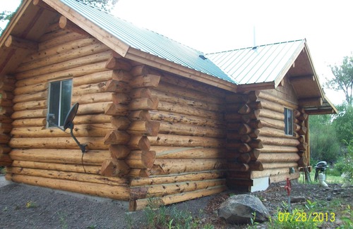 Antonito Cabin | Private cottage on the Conejos river