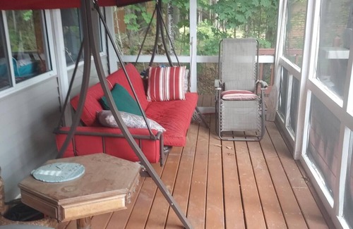 Mount Vernon House | Private Cottage on Torsey Lake