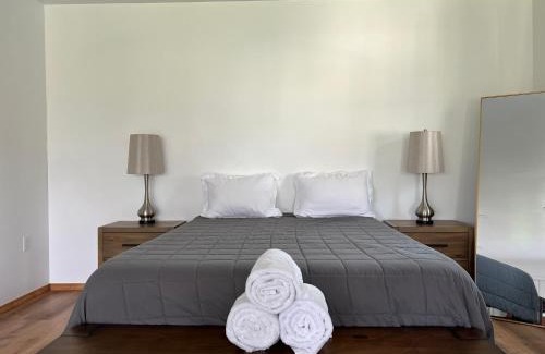 Bonners Ferry House | Private Cottage - Panoramic River Views, Near Casino and Downtown