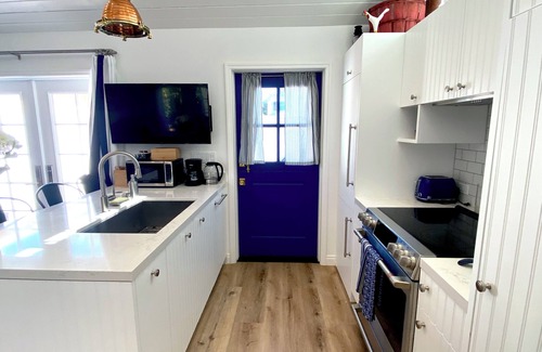 Sherman Oaks Cottage | Private Cottage, private outdoor space, custom everything.