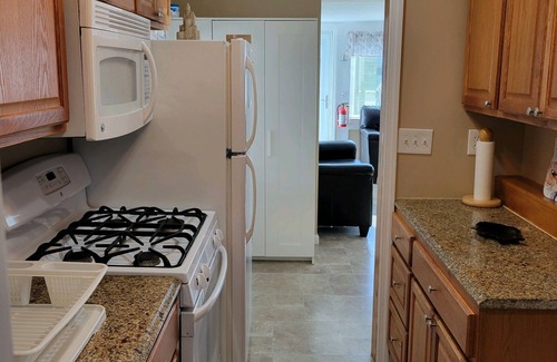 Ortley Beach Cottage | Private cottage set back just one block to beach