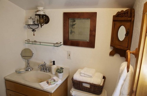 Julian Cottage | Private Cottage “Storybook Barn”