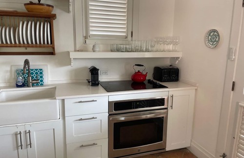 Cliffdwellers Cottage | Private Cottage with Stunning Views of Caribbean Sea Walk to Beach & Restaurants