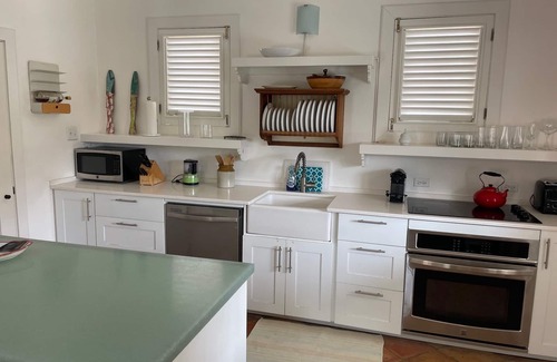 Cliffdwellers Cottage | Private Cottage with Stunning Views of Caribbean Sea Walk to Beach & Restaurants