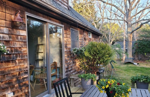 Vineyard Haven Cottage | Private cottage with association pool