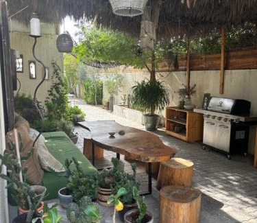 Jumeirah House | Private Cottage with bbq area 5 min walk to beach!