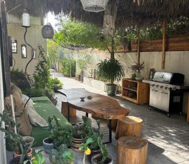 Jumeirah House | Private Cottage with bbq area 5 min walk to beach!