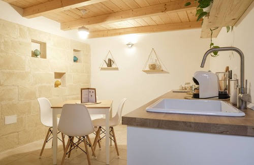 Centro Storico House | Private cottage with hot tub