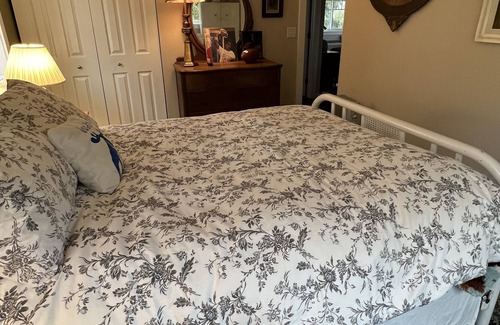 Pleasant Hill Apartment | Private country apt close to U of O and Hiking at Mt Pisgah. Peaceful setting.