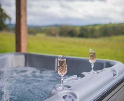 Llangadog Ski Chalet | Private country cabin with spectacular views, spa hot tub - Brecon Beacons National Park