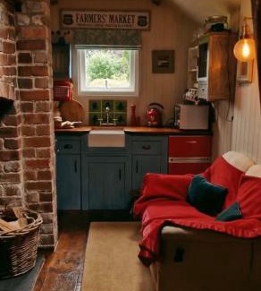 Llangadog Ski Chalet | Private country cabin with spectacular views, spa hot tub - Brecon Beacons National Park
