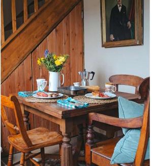 Llangadog House | Private Country Cottage with alfresco garden patio, outdoor tub with country views- Brecon Beacons National Park