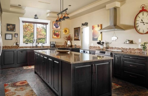 Southeast Kelowna House | Private Country Estate