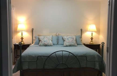 Woodstock Apartment | Private countryside apartment suite 1.5 miles to Woodstock