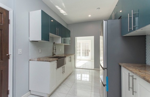 West Philadelphia Apartment | Private, Couple's Retreat. Ideal three people. Pets. Free parking on Street.