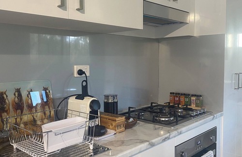 Glenthorne Cottage | Private Couples Retreat, Relax and Recharge!