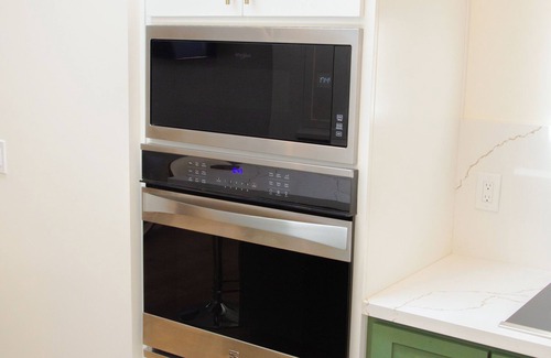 Inglewood House | Private Cozy 1-bedroom with skylights, WiFi, and AC. LAX and So- Fi adjacent
