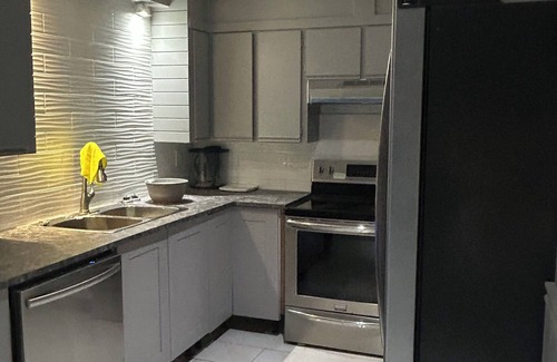 Maple Ridge House | Private & cozy 2 bedrooms suite in Maple Ridge