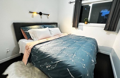Chilliwack Proper Village West House | Private Cozy A/C Home with a large Patio &Backyard