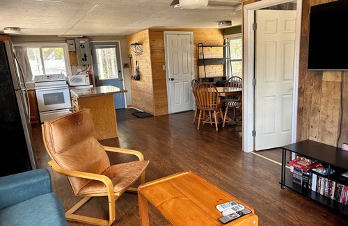 Five Islands Cottage | Private Cozy Acreage in nature (pets welcome)