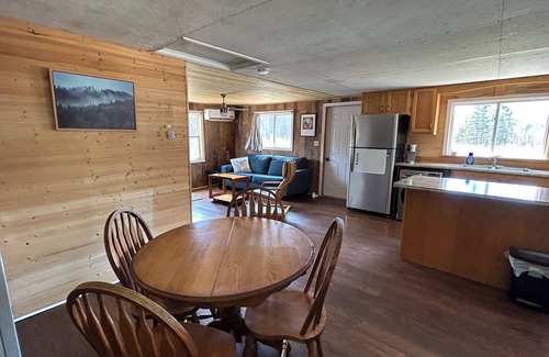 Five Islands Cottage | Private Cozy Acreage in nature (pets welcome)
