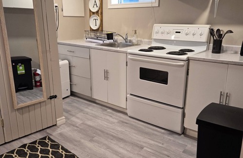 Peterborough Apartment | Private Cozy apartment minutes away from lift lock waterways, golf clubs, parks