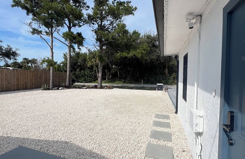 South Venice Apartment | Private, cozy, beach guest-suite B