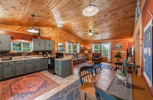 Mentone Cabin | Private, Cozy Cabin only 7 min from Downtown Mentone