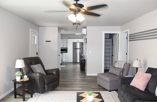 Wellston House | Private, cozy Corner Cottage and updated