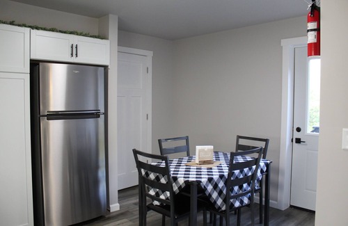 Wellston House | Private, cozy Corner Cottage and updated