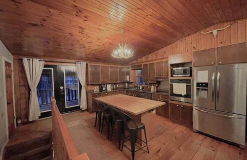 North Algona Wilberforce Cabin | Private Cozy Cottage-Near Lake Dore, Bon Echo & Algonquin Park