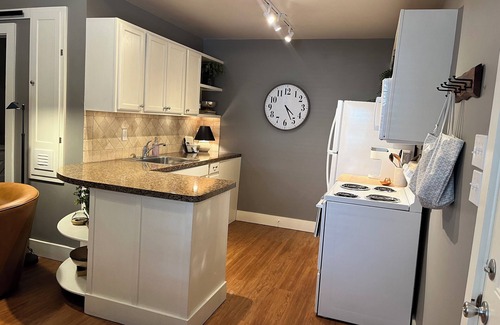 Denton Cottage | Private Cozy Cottage To Relax In.