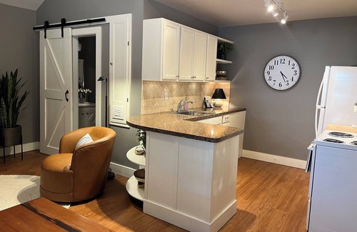 Denton Cottage | Private Cozy Cottage To Relax In.