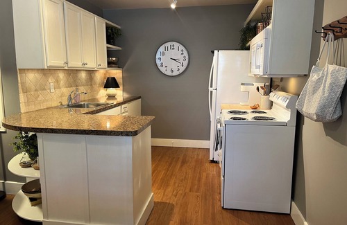 Denton Cottage | Private Cozy Cottage To Relax In.